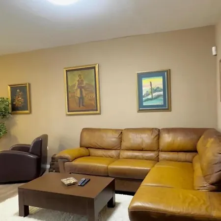 Palada 1 Spacious 3-bedroom In Appartement *