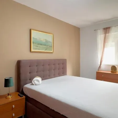 Palada 1 Spacious 3-bedroom In Podgorica
