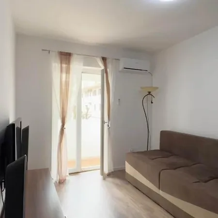Palada 1 Spacious 3-bedroom In Appartement